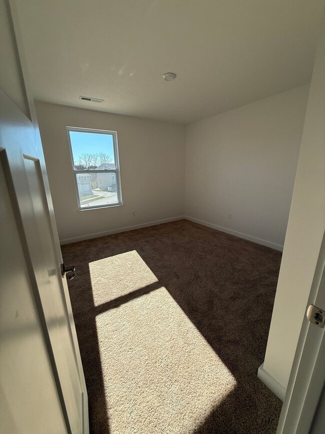 Building Photo - Home Sweet Home