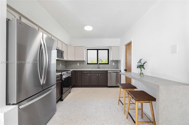 Building Photo - 1860 SW 13th St