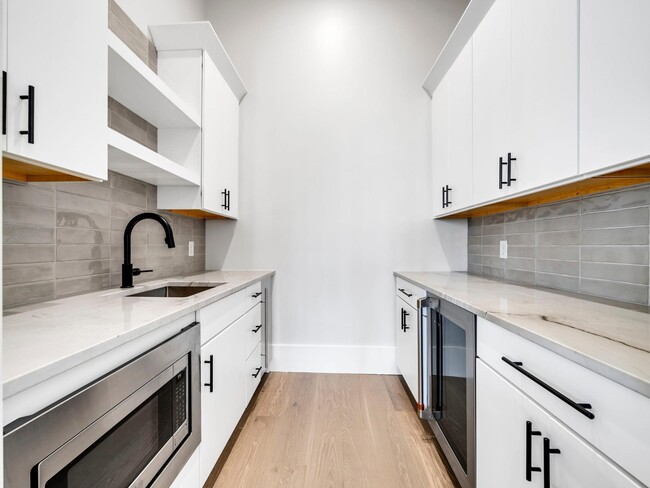 Building Photo - 330 Kelly Plantation Dr