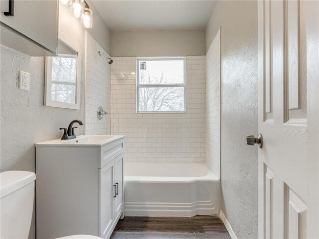 Building Photo - 1716 SW 18th St