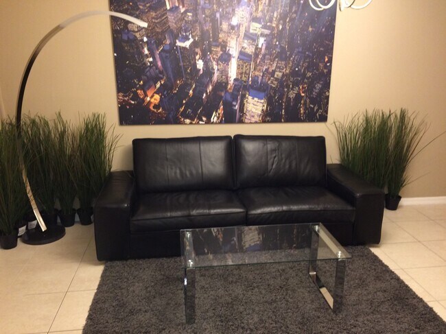 Building Photo - 201 Desoto St