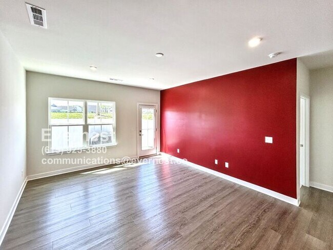 Building Photo - 4-Bedroom, 2.5-Bath Home with Convenient A...