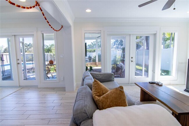 Building Photo - 600 43rd Ave NE