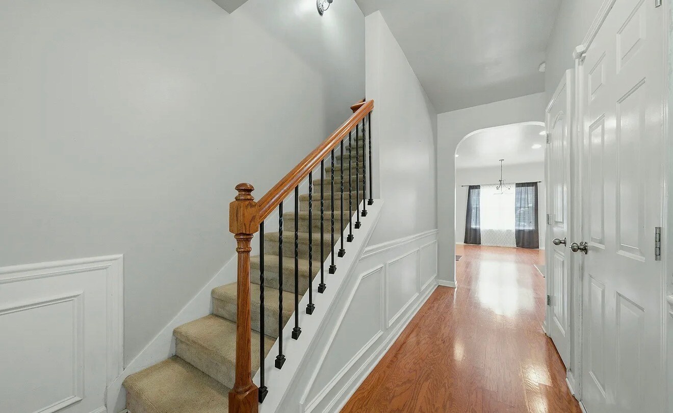 Building Photo - 9 Matador Way