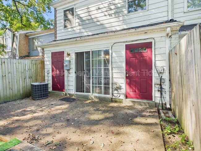 Building Photo - 1055 Old Denbigh Blvd