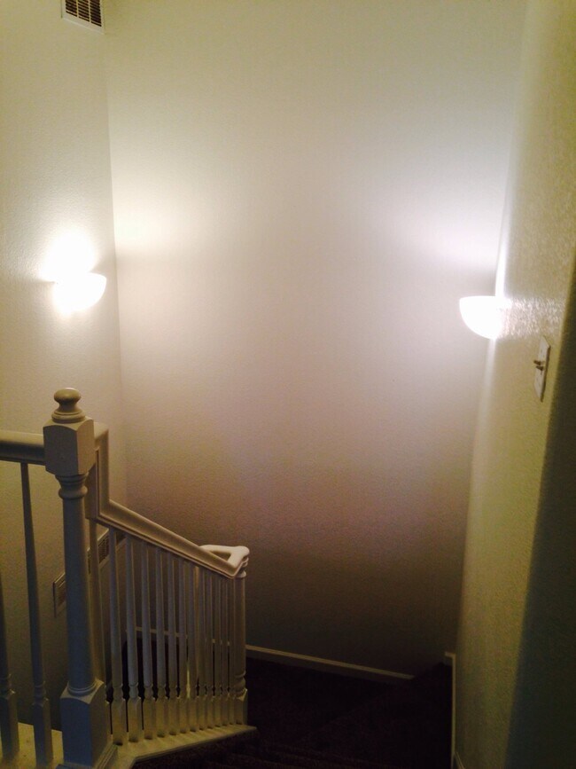 Building Photo - "Spacious 2-Bed, 2-Bath Condo Gem with Garage in Vibrant Denver Locale!"