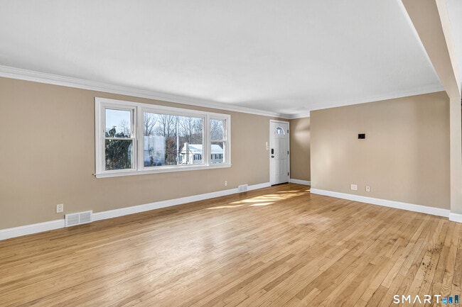 Building Photo - 139 Walnut Tree Hill Rd