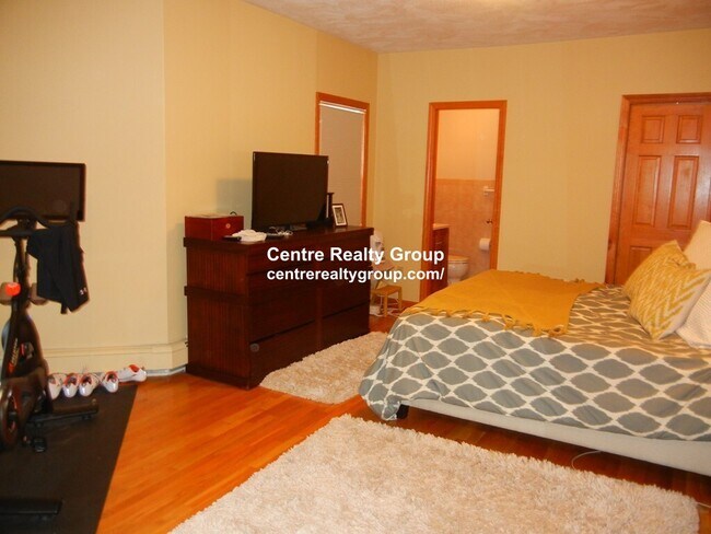 Building Photo - 62 Parsons St