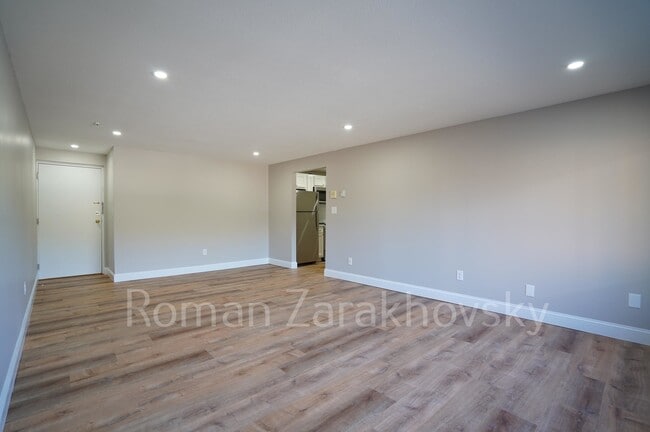 Building Photo - 394 Langley Rd