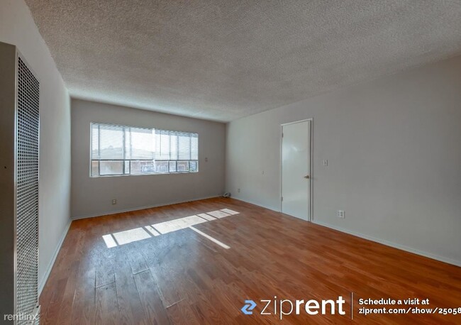 Building Photo - 2 br, 1 bath Triplex - 2218 Lincoln Park A...