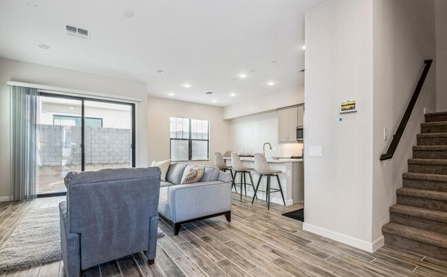 Building Photo - 4826 E Helena Dr