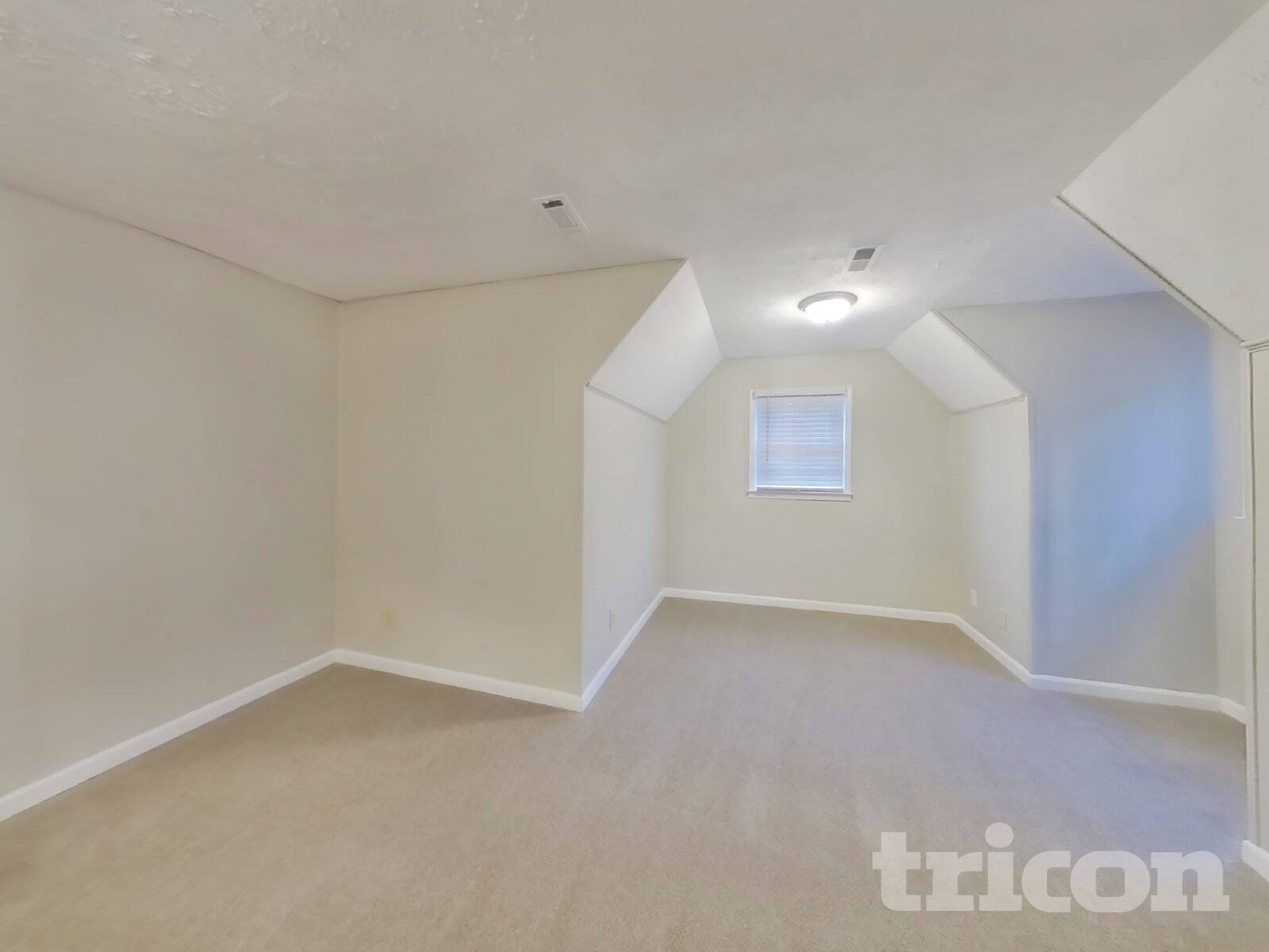 Building Photo - 305 Woodsong Dr