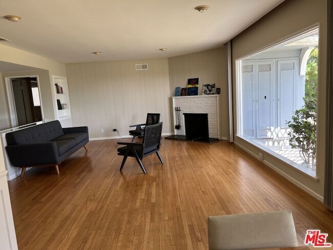 Building Photo - 5604 Chariton Ave