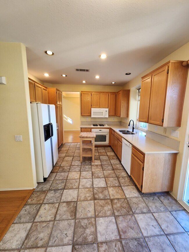 Building Photo - Scripps Ranch View Lot - 4 Bedroom 2.5 Bat...