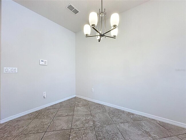 Building Photo - 2904 Windmill Dr