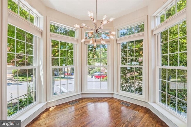 Building Photo - 1596 N Colonial Terrace