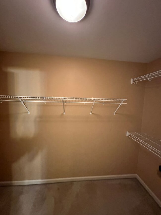 Building Photo - Beautiful 3br/2.5ba home in Harbor Town! Balcony off Primary Bedroom! Pets are owners approval, f...