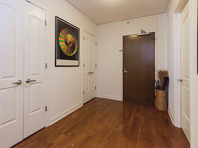 Building Photo - 450 E Waterside Dr