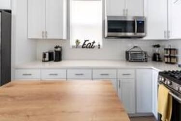 Building Photo - 4322 N Milwaukee Ave