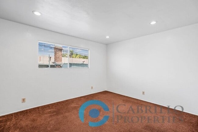 Building Photo - 3964 Manzanita Dr