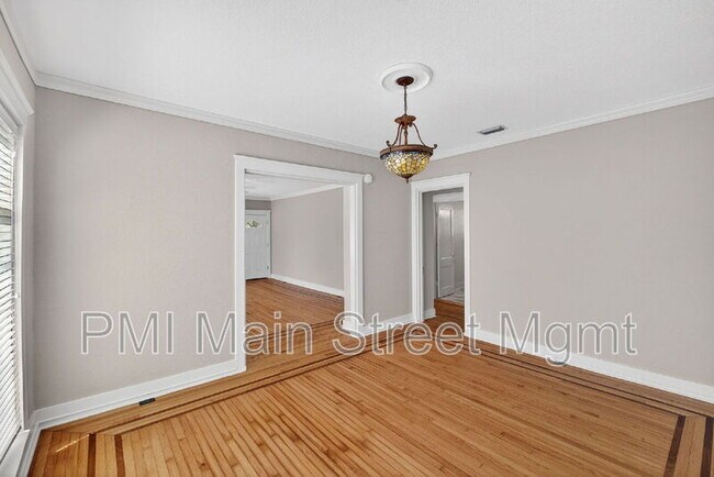 Building Photo - 829 N Hyer Ave