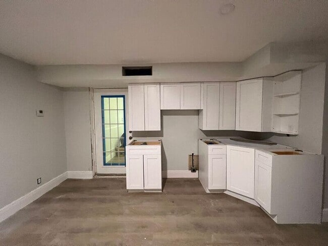 Building Photo - 6511 Seminole Dr