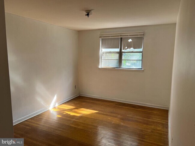 Building Photo - 4042 Balwynne Park Rd