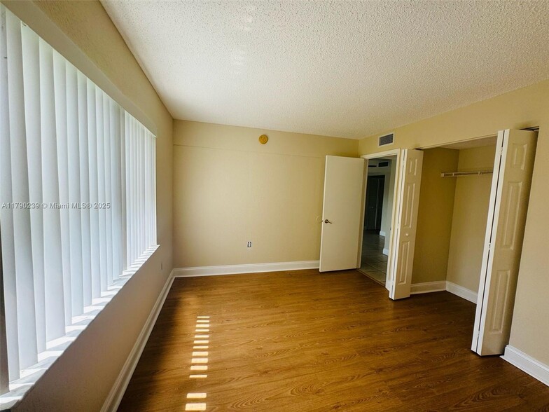 Building Photo - 4215 N University Dr