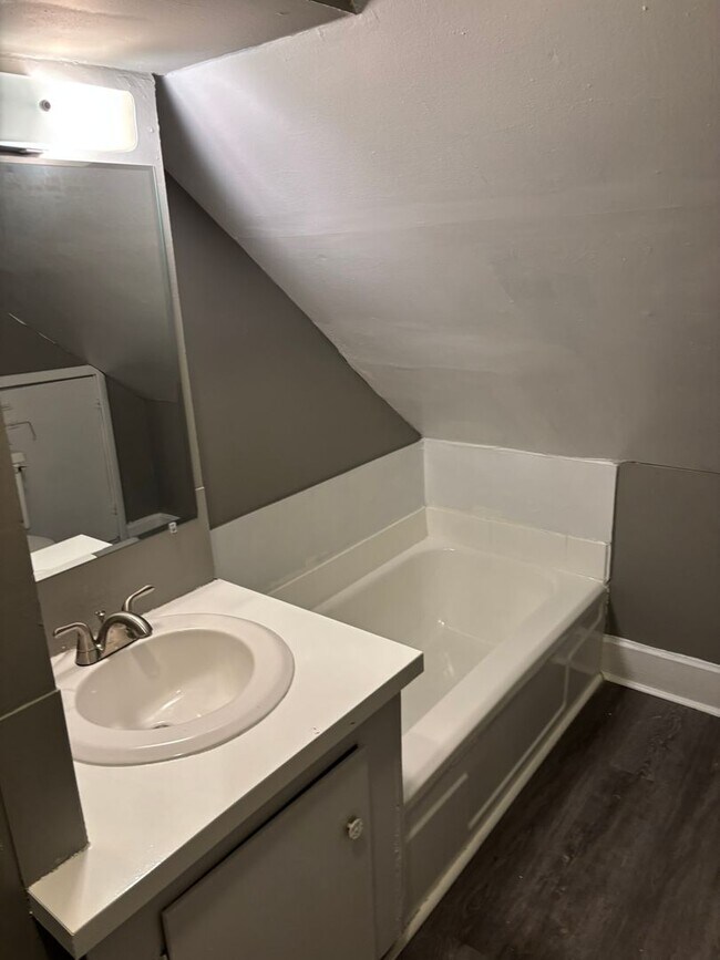 Building Photo - Eighteenth Ave 3011