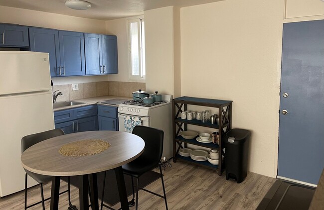 Building Photo - Regency Ala Wai Condo - FURNISHED 1 bedroo...