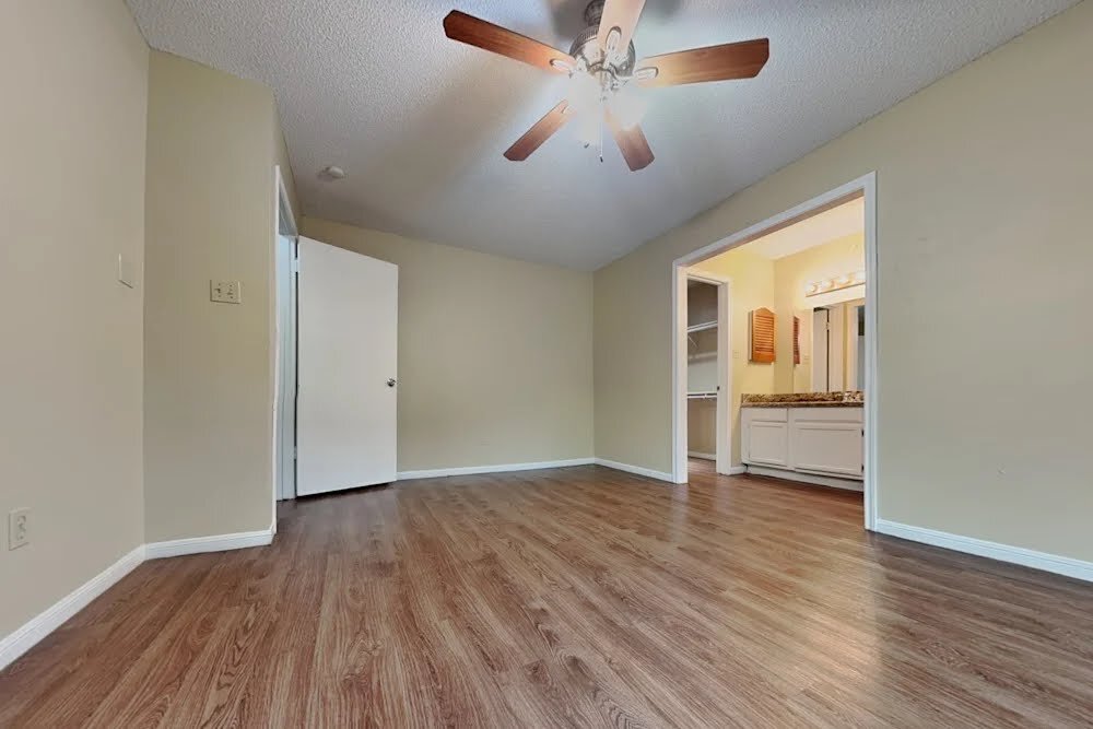 Building Photo - 11 Brentwood Oaks Ct