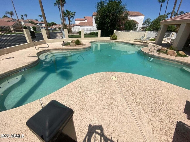 Building Photo - 1406 W Lake Mirage Ct