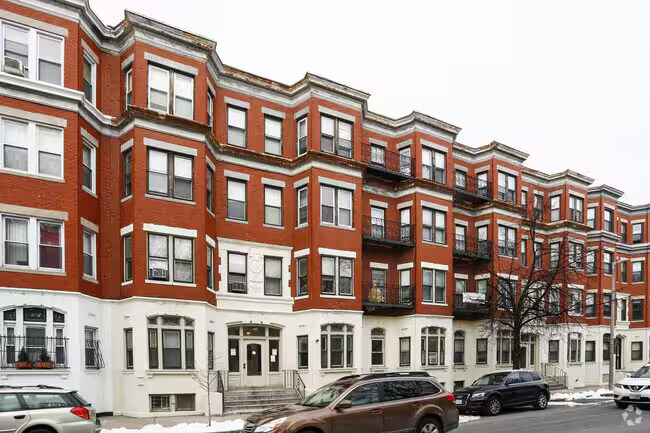 Building Photo - 142 Hemenway St