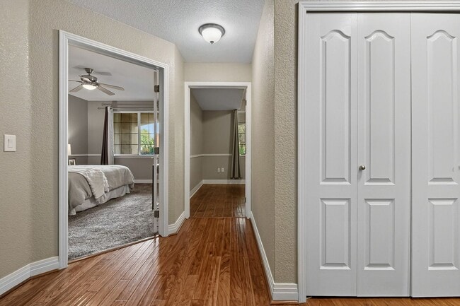 Building Photo - Charming & Updated Unit in Prime Denver Location