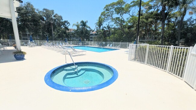 Building Photo - 850 S Tamiami Trl