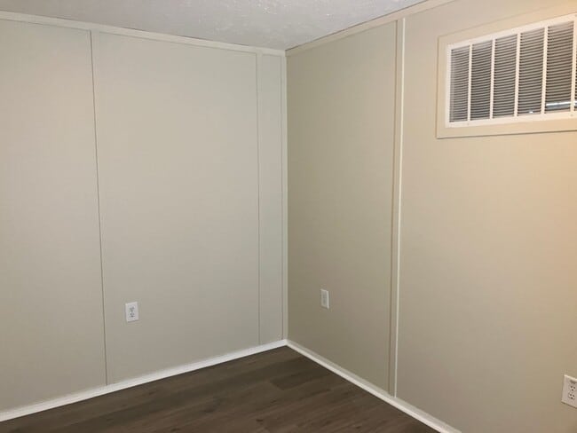 Building Photo - Single wide trailer on block foundation - ...