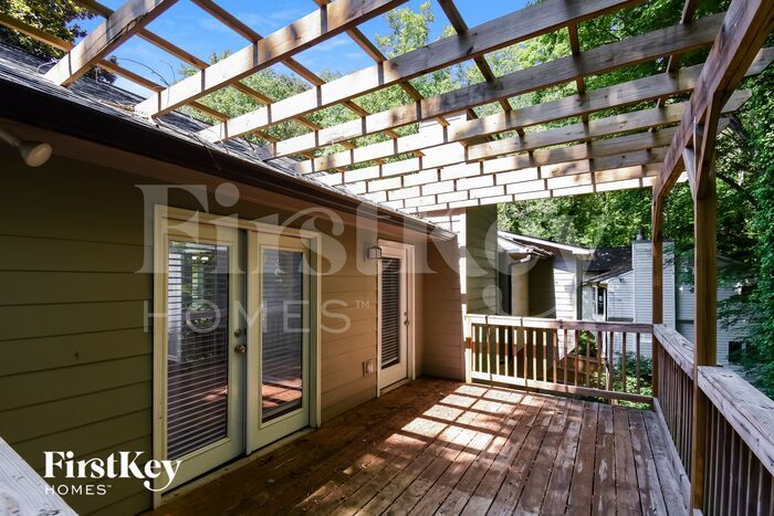 Building Photo - 2281 Carousel Ct