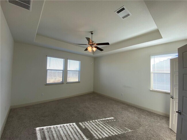 Building Photo - 16500 Aventura Ave
