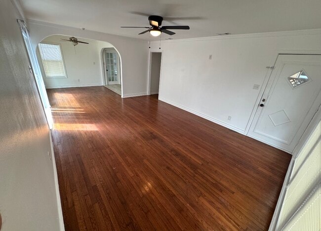 Building Photo - 1024 Miramar Pl