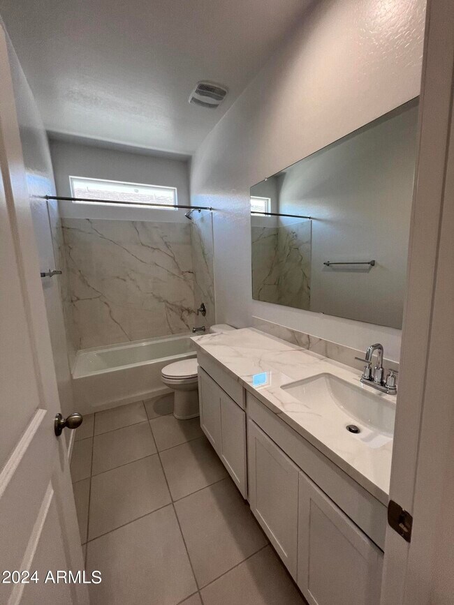 Building Photo - 15618 W Desert Hollow Dr