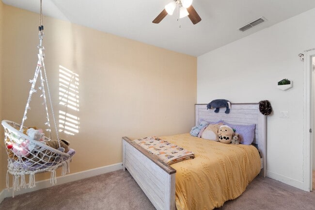 Building Photo - Gorgeous 4 Bedroom 3 bath in Northlake