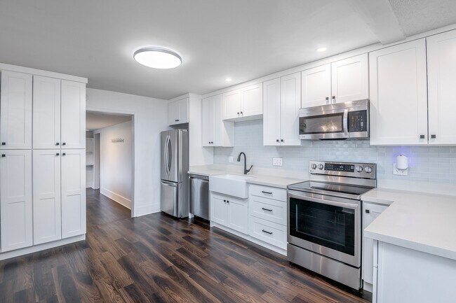 Building Photo - 117 Mosman Ave SW