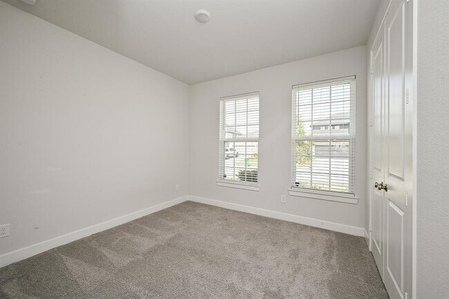 Building Photo - 9222 Dearborn Knoll Dr