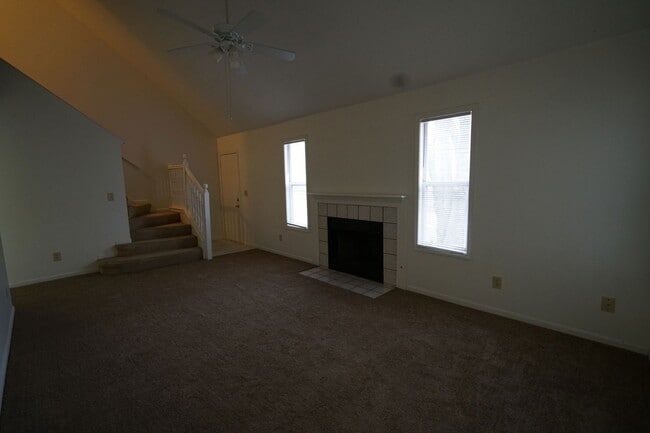 Building Photo - 2501 Crestline Ct