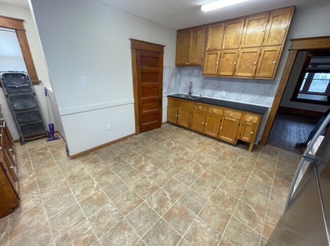 Building Photo - 1237 Albemarle St