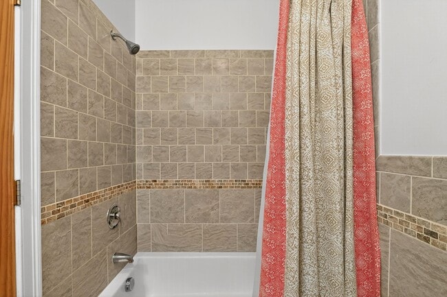 Building Photo - 213 Claremont Ave