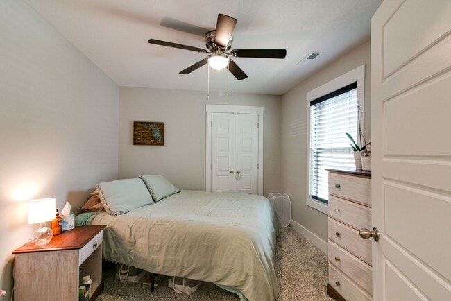 Building Photo - 210 Geneva Ln