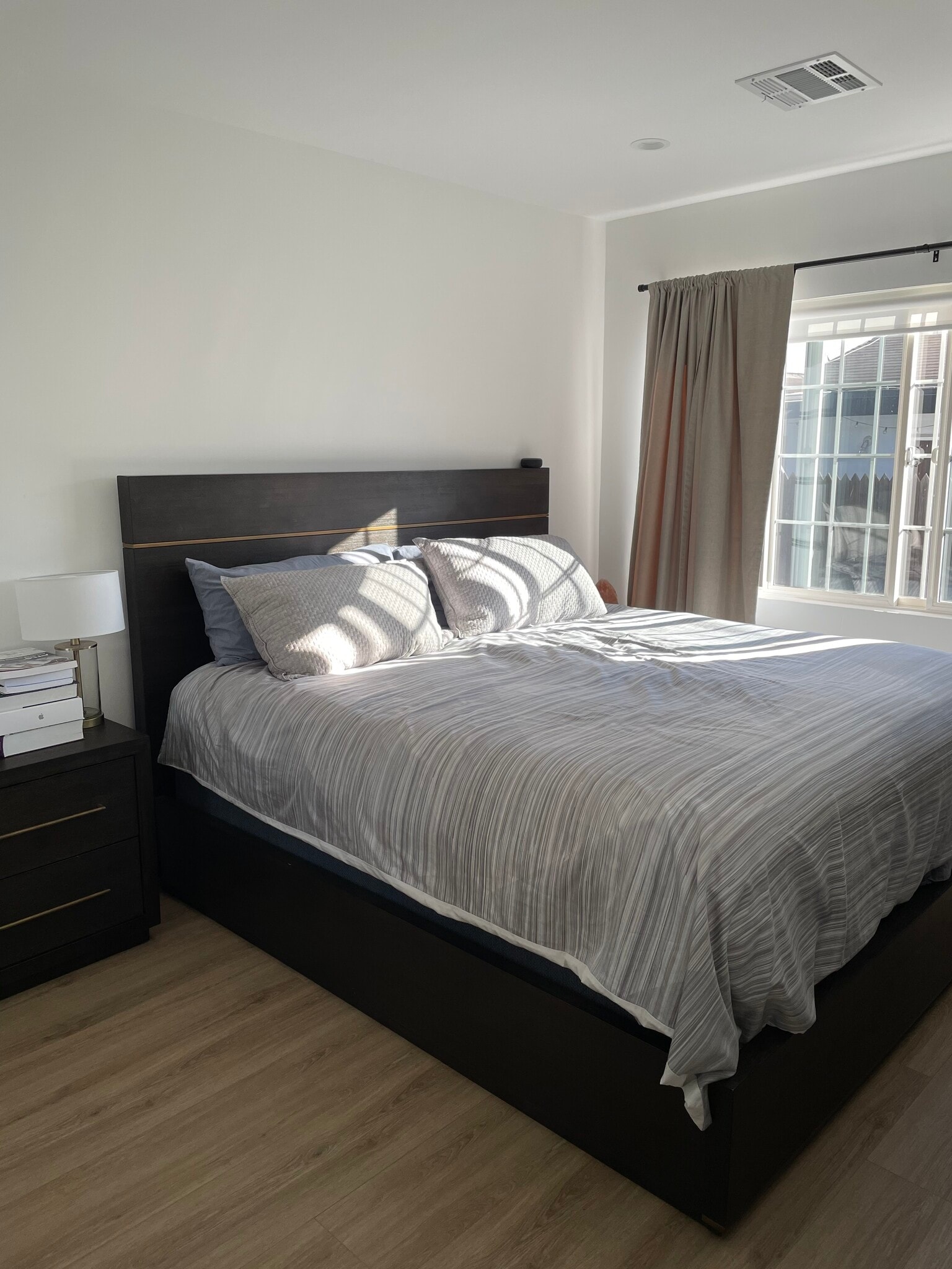 Master bedroom - 9042 Carson St