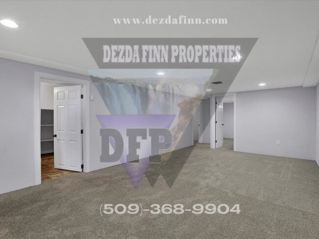 Building Photo - 5 Bed, 2 Bath Home Conveniently Located in...