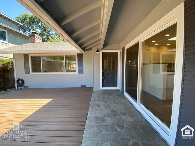 Building Photo - Charming 2bd/2ba House in Downtown Sonoma!